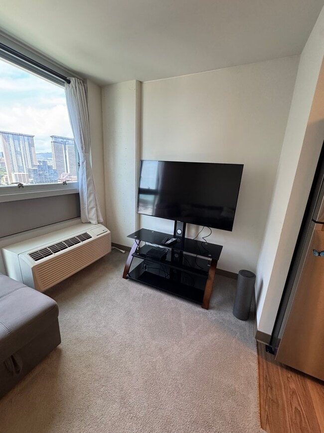 Building Photo - Partially Furnished 1 bed, 1 bath with 1 reserved covered parking @ Ke Kilohana