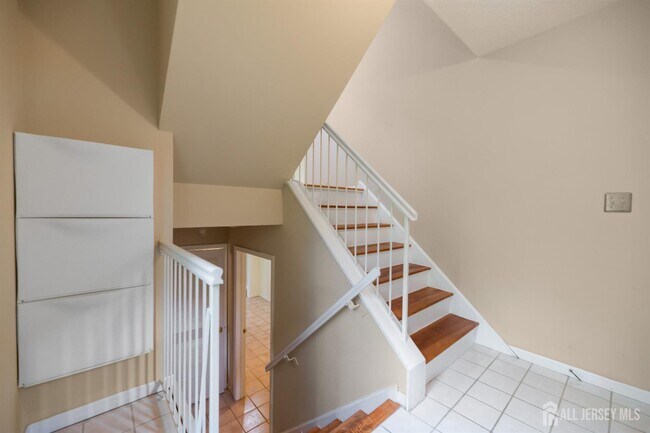 Building Photo - 7 Finch Ct