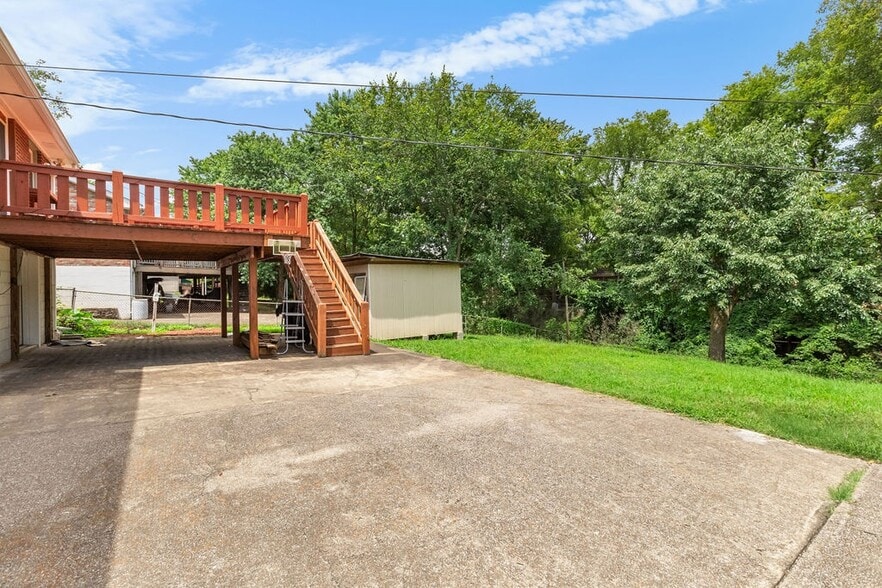 Backyard - 512 River Rouge Dr
