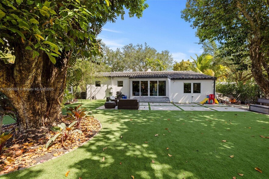 Building Photo - 90 NE 106th St