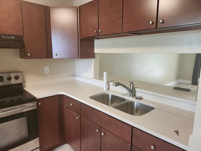 Building Photo - 2912 Westmoreland Ct