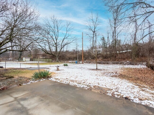 Building Photo - Charming 3 Bed 1 Bath Home