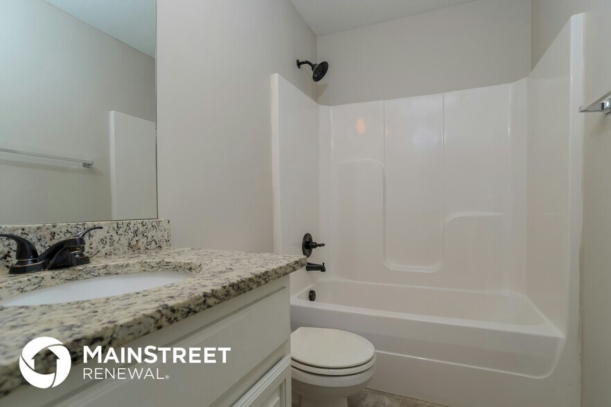 Building Photo - 568 S Walnut St