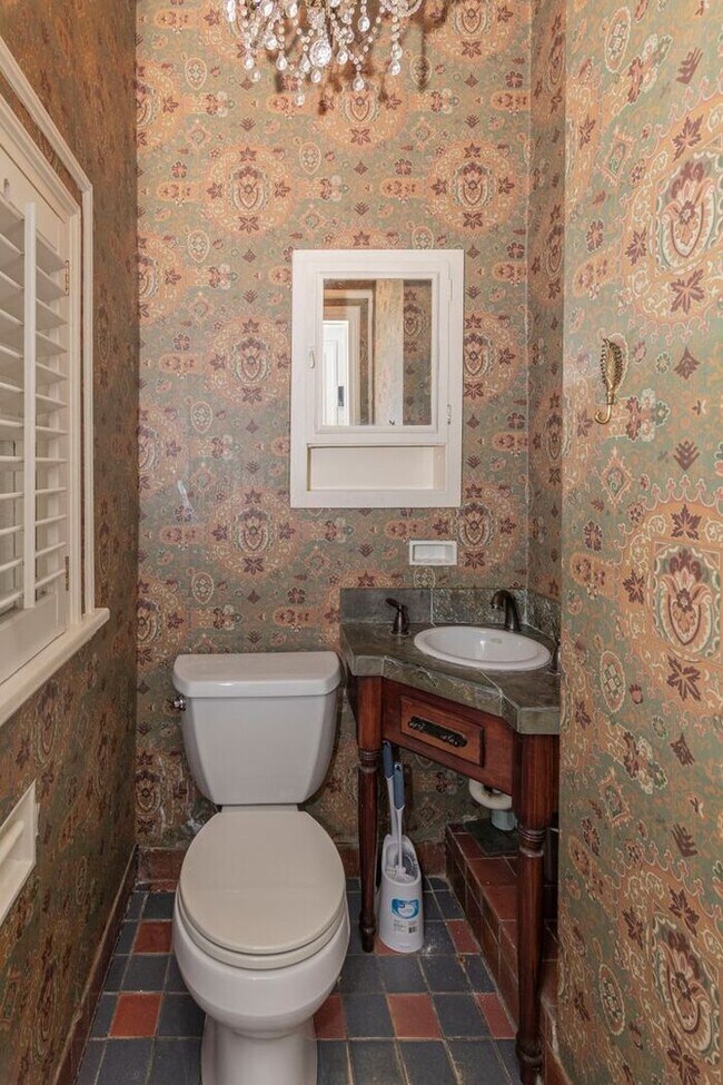 Building Photo - Spacious 4-Bedroom 1930's Mediterranean Home in College Park