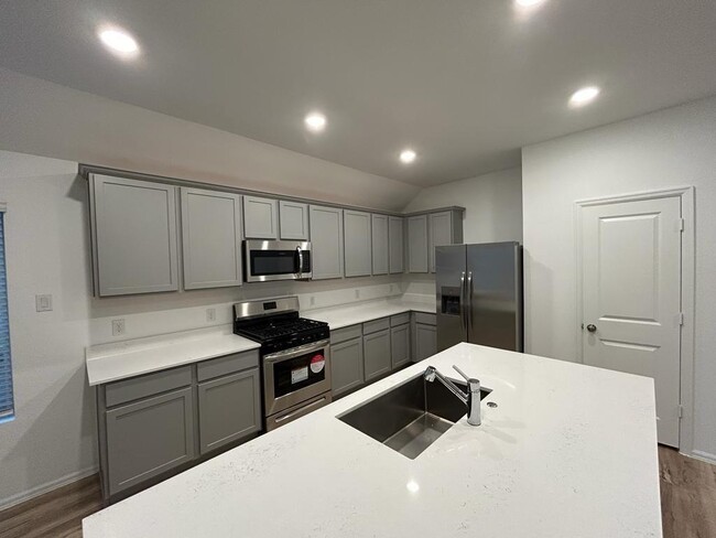 Building Photo - 2909 Eden Lk Ln