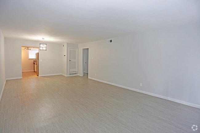 3x2 living Room - Your Next Home Awaits at Sun Ridge Apartments