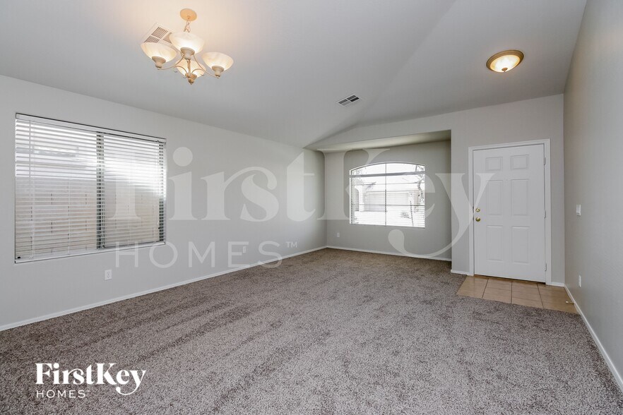 Building Photo - 3849 W South Butte Rd