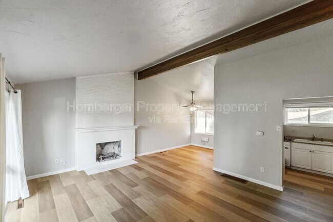 Building Photo - 1922 E 39th Ave