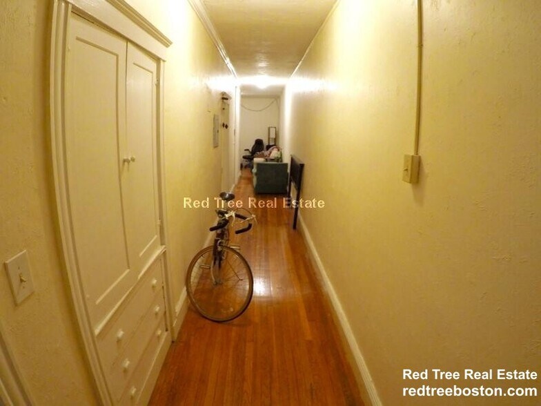 Building Photo - 74 Egmont St