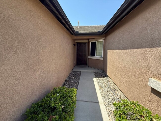 Building Photo - Incredible Rental In the SW! 3bd +2ba with RV parking $2,600 Rent