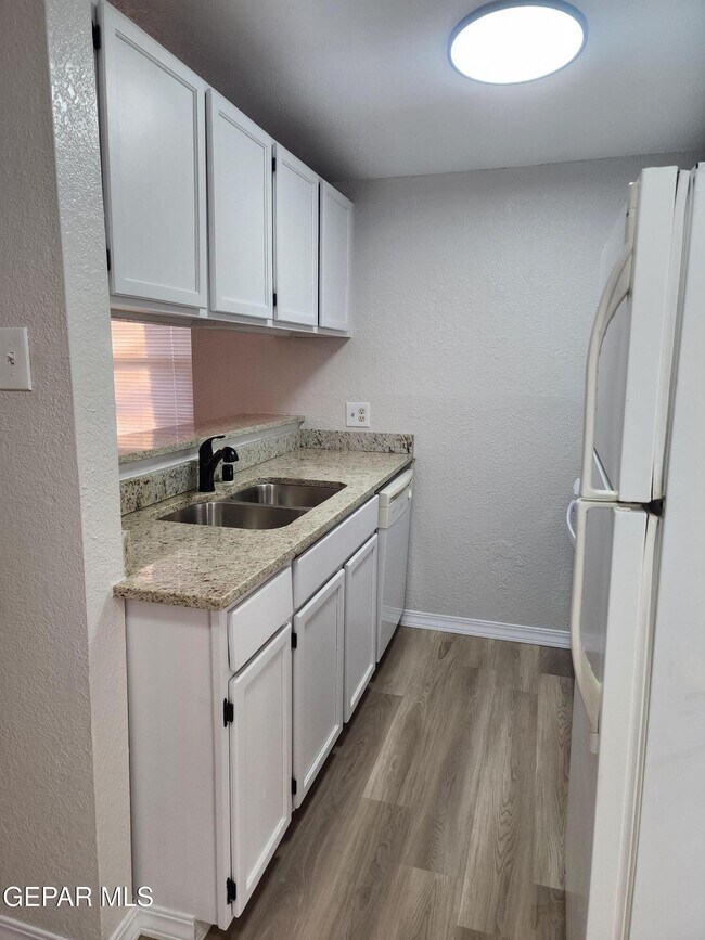 Building Photo - 10017 Caribou Dr