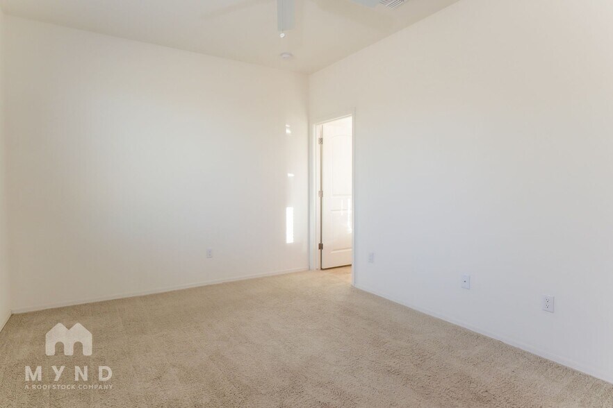 Building Photo - 801 Calle Tikal