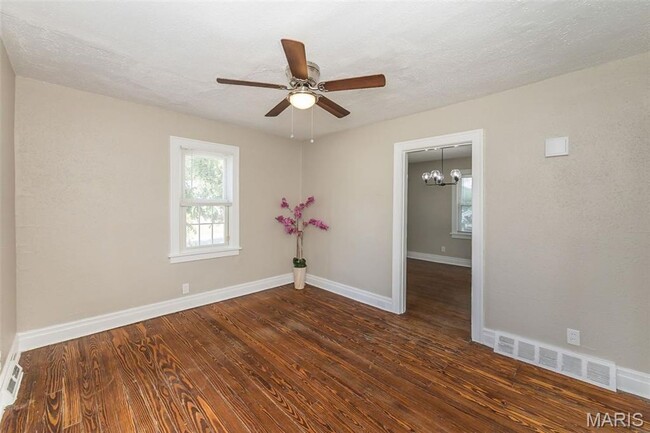 Building Photo - 2252 Dawes Pl