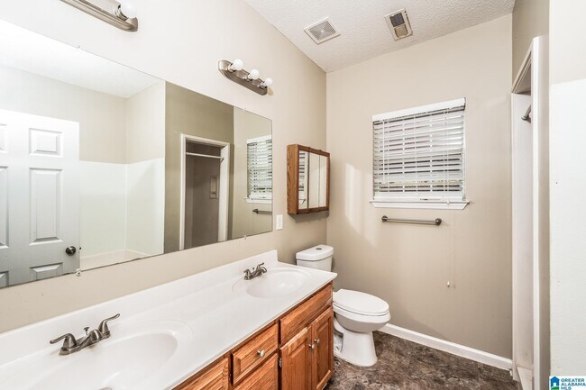 Building Photo - 209 Ashford Dr