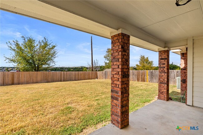 Building Photo - 2018 Drawbridge Dr