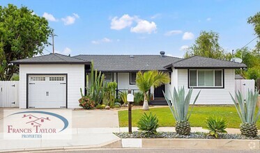 Building Photo - 3 Bedroom Home with a Pool!