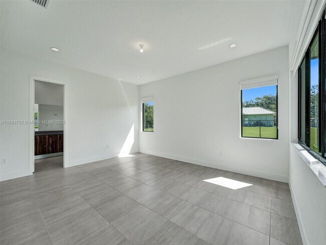 Building Photo - 5736 SW 104th Terrace