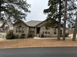 Building Photo - 105 Summertime Point