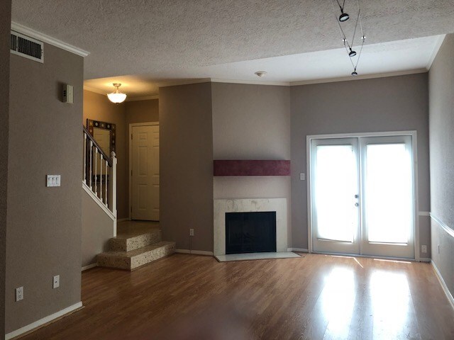 Building Photo - 7350 Kirby Dr