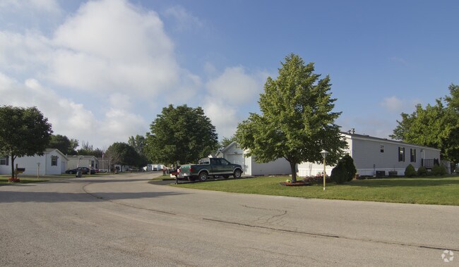 Building Photo - Lakeshore Landing