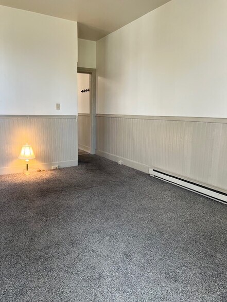 Living room - 113 E Franklin St