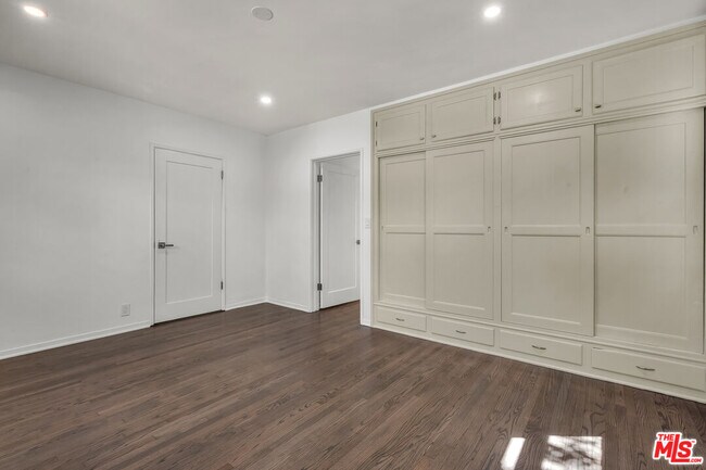 Building Photo - 1091 Palm Terrace