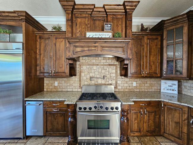 Building Photo - 738 Deer Hollow Rd