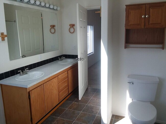 Building Photo - Round Lake Estates