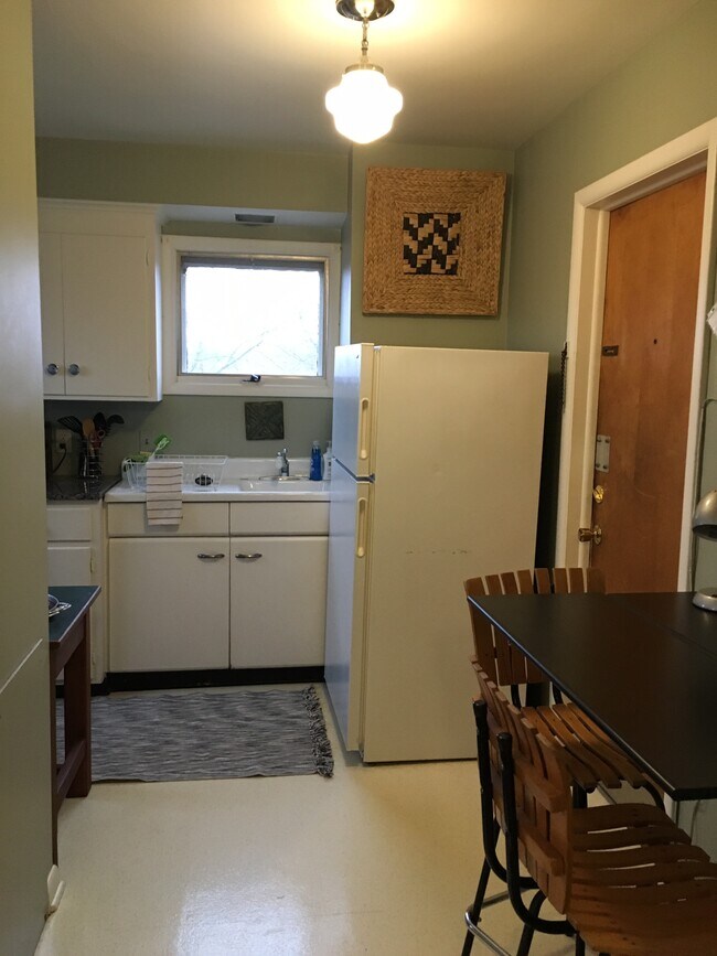 Building Photo - 717 W Huron St