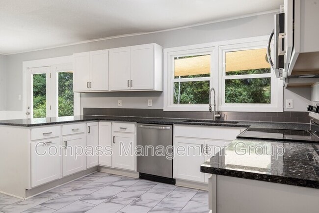 Building Photo - 321 Sarvis Dr