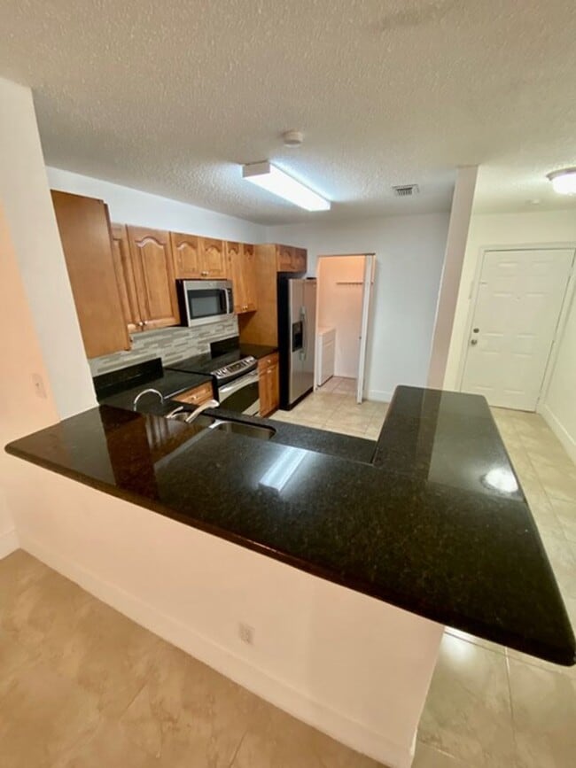 Building Photo - Excellent Condo Unit in Coral Springs