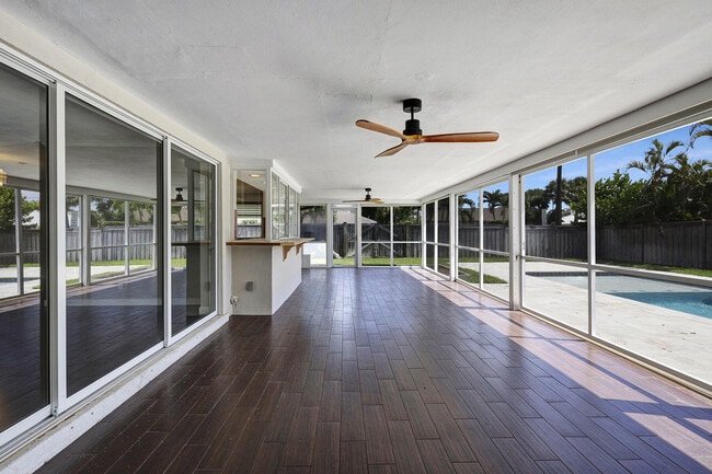 Building Photo - 800 SW 12th Ave