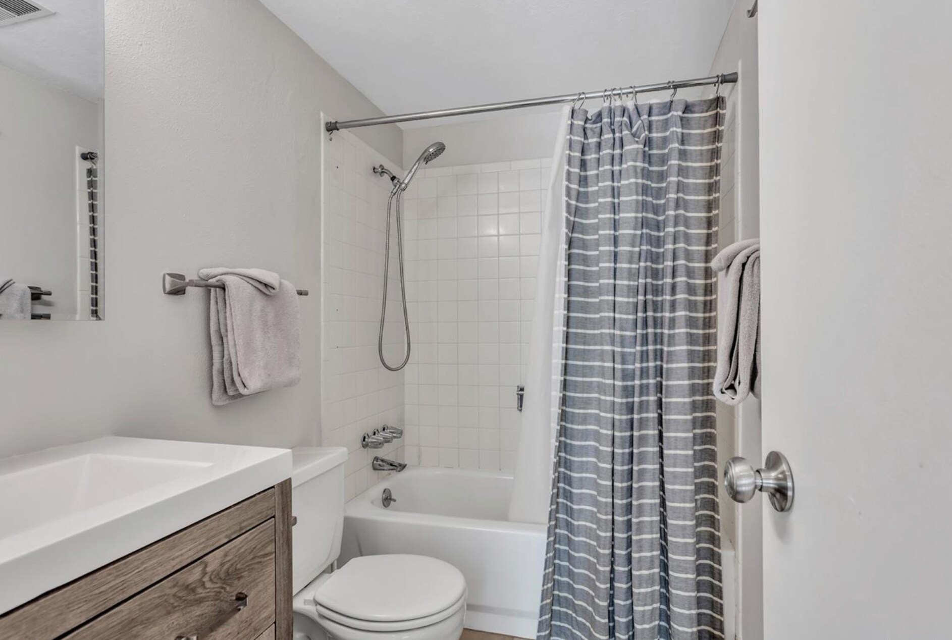 Building Photo - 1901 Clear Creek Dr