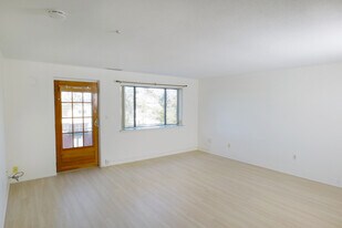 Building Photo - 159 Concord Ave