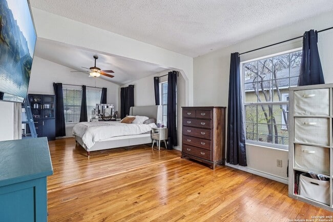 Building Photo - 2709 W Craig Pl