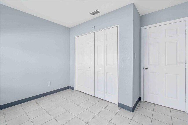 Building Photo - 140 112th Ave N