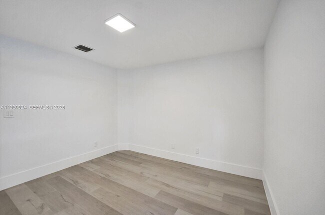 Building Photo - 4100 E Gardenia Ave