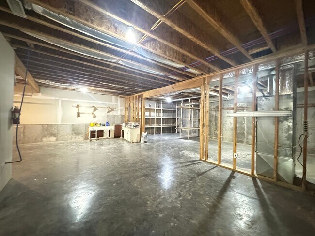 Building Photo - WELCOME HOME!