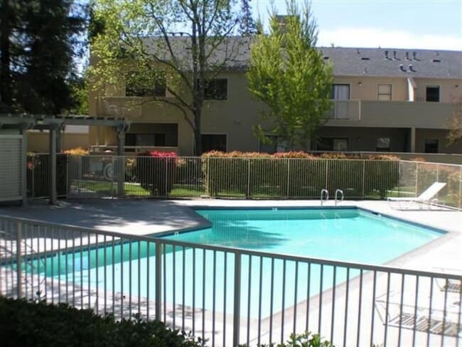 Building Photo - 2 bedroom 2 bath Condo in great neighborhood $3500