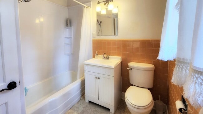 Building Photo - 206 Ridgewood Dr