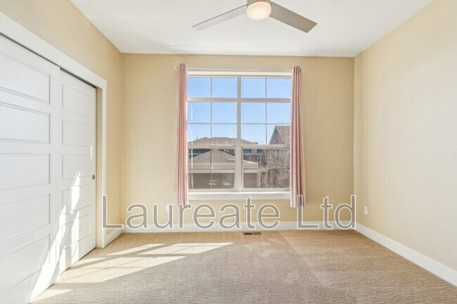 Building Photo - 5438 Valentia St