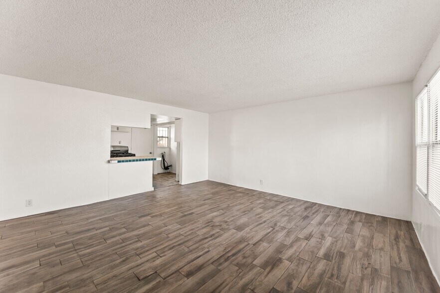 Building Photo - 956 E Imperial Hwy