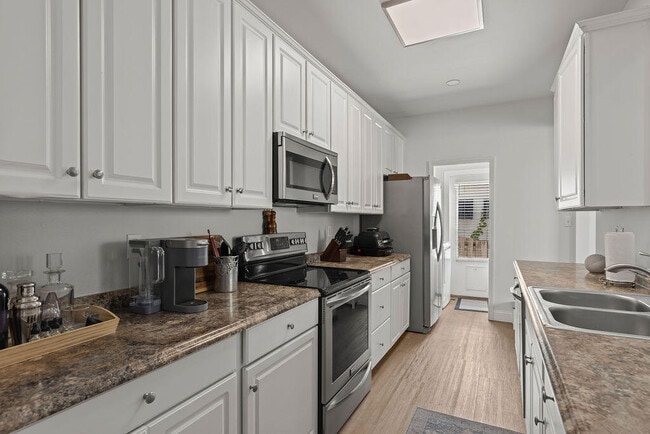 Building Photo - 97 Mantero Way