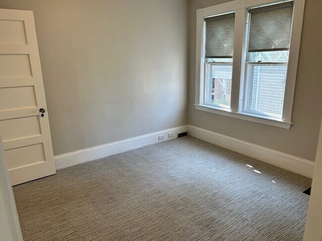 Building Photo - 16 Fletcher St