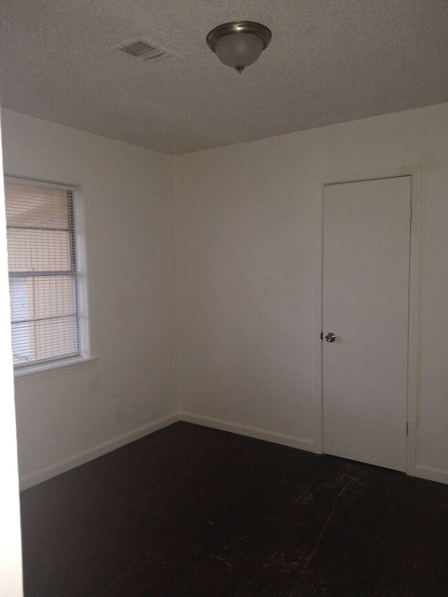 Building Photo - Available Now in 38109 | Spacious 3 Bed, 1 Bath Home for Rent