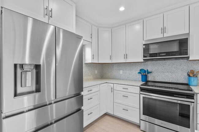 Building Photo - 3851 N Ocean Blvd