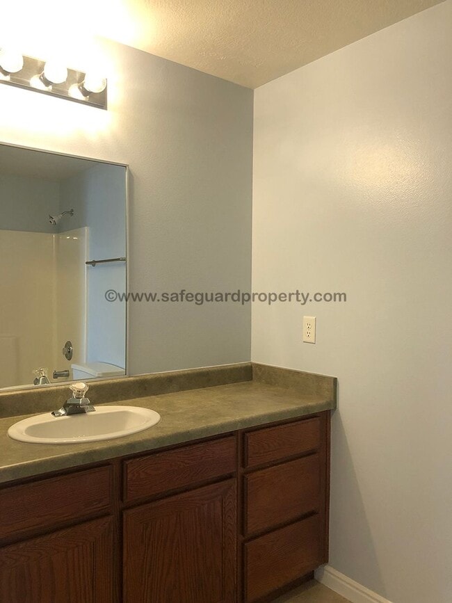 Building Photo - Fabulous 2 Bedroom Condo in Sandy