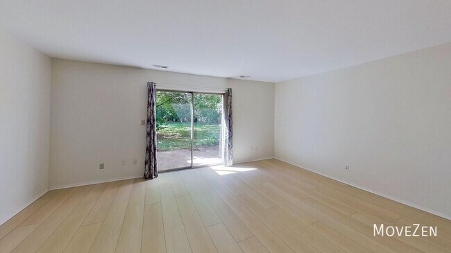 Building Photo - 5805 Nottoway Ct