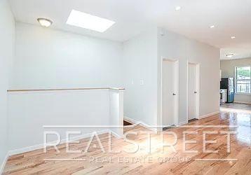 Building Photo - 3 Bed 1 Bath in PLG!