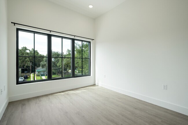 Building Photo - 1812 Old Shell Rd